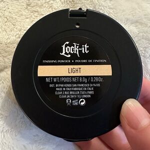 Kat VonD Lock-it Finishing Powder - Light